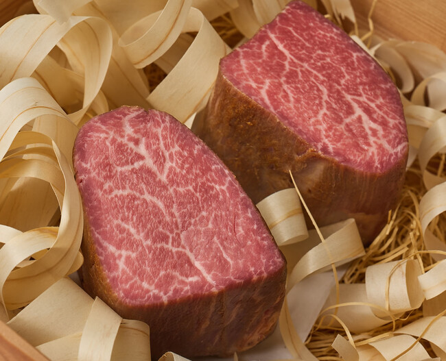 19.8万円(税込)、月8個限定。お届けまで最大45日。祇園の完全予約制の飲食店が熟成肉ローストビーフ「御嘉」を2026年5月18日14時より通信販売限定で販売開始。