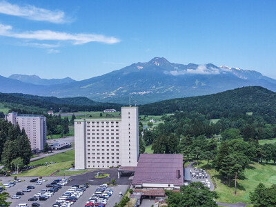 アパリゾート上越妙高　2026グリーンシーズンオープン！　「全天候型屋内ドッグラン」新設＆「天然芝グラウンド」3面体制へ拡充　～ 創業55周年を記念した特別プランや、「滞在型自然体験」もスタート ～