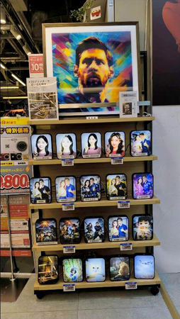 【3D話題沸騰】イオンシネマに続き「ビックカメラ池袋西口IT tower店」へ本格導入。スマホの写真をその場で“光る立体アート”に変える次世代3Dフォト体験がスタート