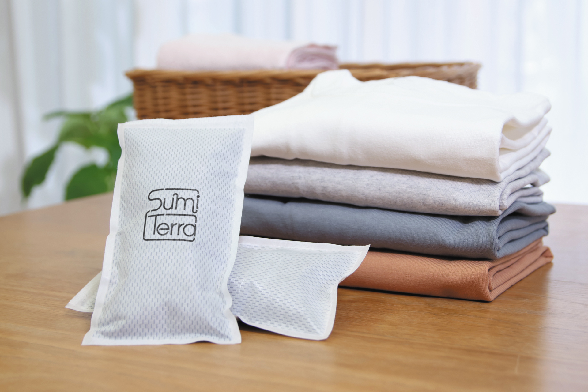 繰り返し使える「衣類の調湿炭」sumiterra(スミテラ)を発売