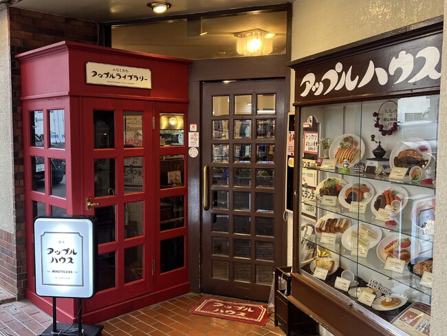 創業60年の老舗喫茶、神戸・湊川に英国風