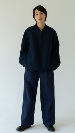 色の形、空間と時間が交錯する。そこに服がある。アトリエから造形する新ブランド「めるげん//賢志」
