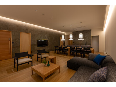 元コンビニを一棟貸ホテルに――函館・宝来町に地域とつながる宿『NEXUS HOTEL函館』誕生