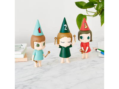 【MoMA Design Store】奈良美智のフィギュア「ドラミング・ガール」、5月13日よりオンラインストアに初登場！
