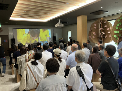 総勢130人が巨大な段ボール工場に潜入！高木包装が新工場オープンファクトリーを開催