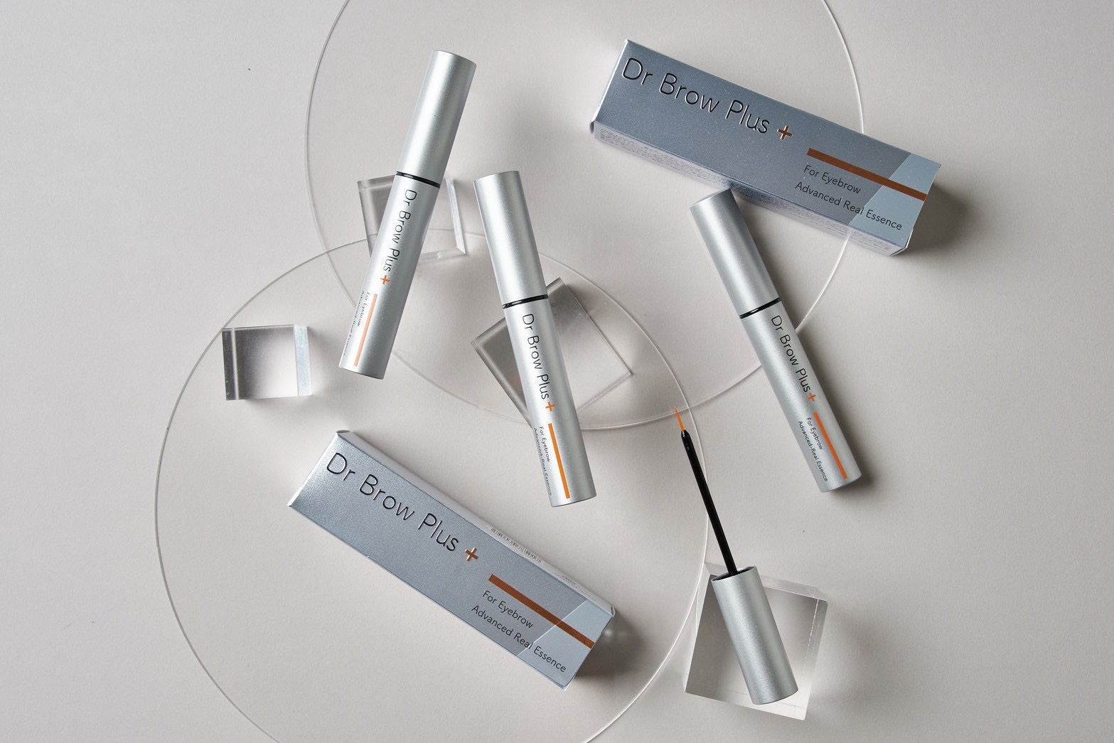 メンズ眉毛サロンkegirai、眉毛美容液「Dr Brow Plus +（ドク…