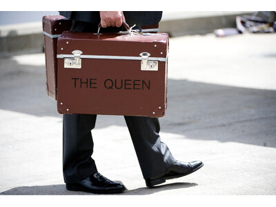 【エリザベス女王生誕100周年イベント】英国王室ゆかりの銘品が集結。「グローブ・トロッター」「パーカー」「オリバーゴールドスミス」の参画が決定