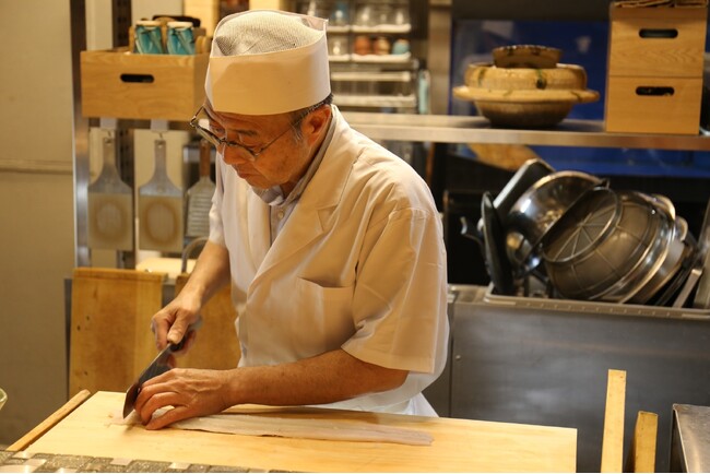 【京都初】(※)　夏休みの自由研究に、「現代の名工」が教える魚の神髄市場の裏側とプロの技を体験する 「親子市場見学＆魚捌き究極体験」を京都で開催