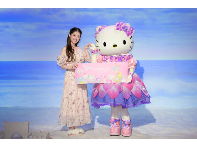 『Sanrio characters Exhibition Hotel Floria Tokyo（ホテルフローリア トーキョー）』松村沙友理さんがハローキティと“かわいい”ポーズ！