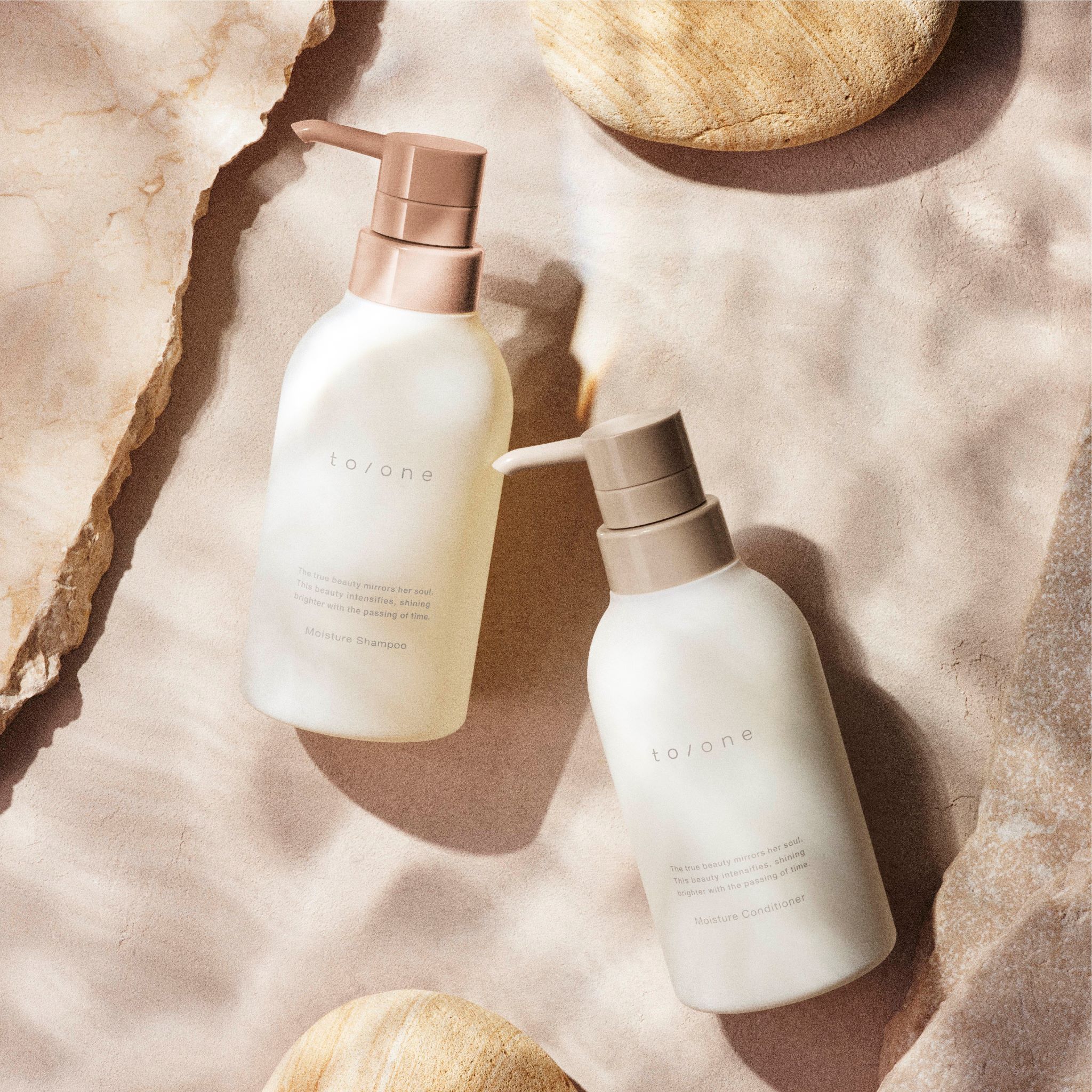 ＜to/one＞ブランド初となるヘアケアラインが登場！頭皮の”美肌菌”に着目したスキンケア発想のシャンプーとコンディショナーを発売