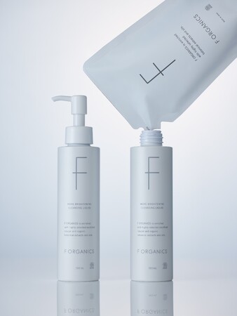 【F ORGANICS(エッフェオーガニック)】人気のクレンジングリキッドに「詰替え用パウチ」が登場！手軽に継続しやすく、環境にも配慮＜9月18日（木）発売＞