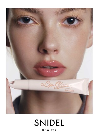 ＜SNIDEL BEAUTY＞ガラスのようなつや感を生み出す、プランプリップグロス“リップ グレイズ”が新登場