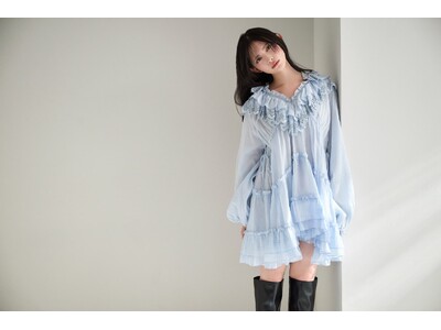 ＜SNIDEL(スナイデル)＞冬を抜けて出会う、春が待ち遠しくなるアイテム「Feeling of Spring feat. Aki Suda」を公開！＜12月17日(水)発売＞