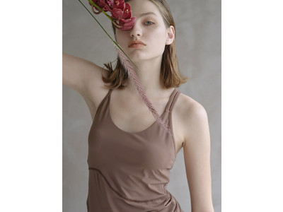 ＜emmi＞ 人気のアイシャドウがヨガウェアに！「to/one」と初のコラボレーションが実現