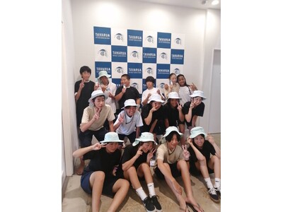 TAVARUA、青島中学校サーフィン部へUVアイテムを寄贈