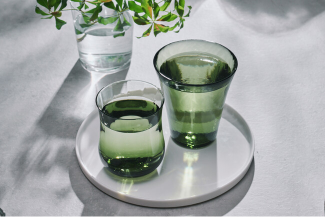 阿蘇の溶岩をガラスに宿した「阿蘇ぐりんぐらす」が先行販売開始。飲み物本来の味わいを引き立てる、新たな器をMakuakeで公開