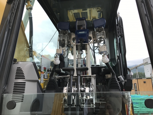 建設機械を遠隔操縦できる人型ロボット Doka Robo 3 を開発 アスラテック株式会社 プレスリリース
