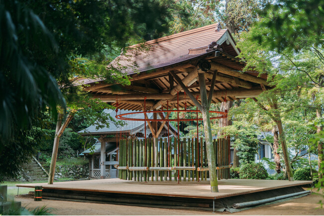 古社に響く新しい風。富松神社×スキーマ建築計画の「循環する竹風鈴