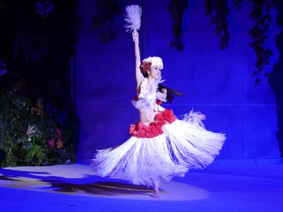 スパリゾートハワイアンズ・ダンシングチーム（フラガール）第79代ソロダンサー『プアメリア真由』優雅にソロ...
