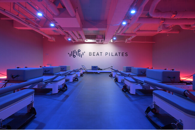 【兵庫県初】日本初の“暗闇マシンピラティス”「Beat Pilates」が、住みここち急上昇のウッディタウンに8/18オープン予定