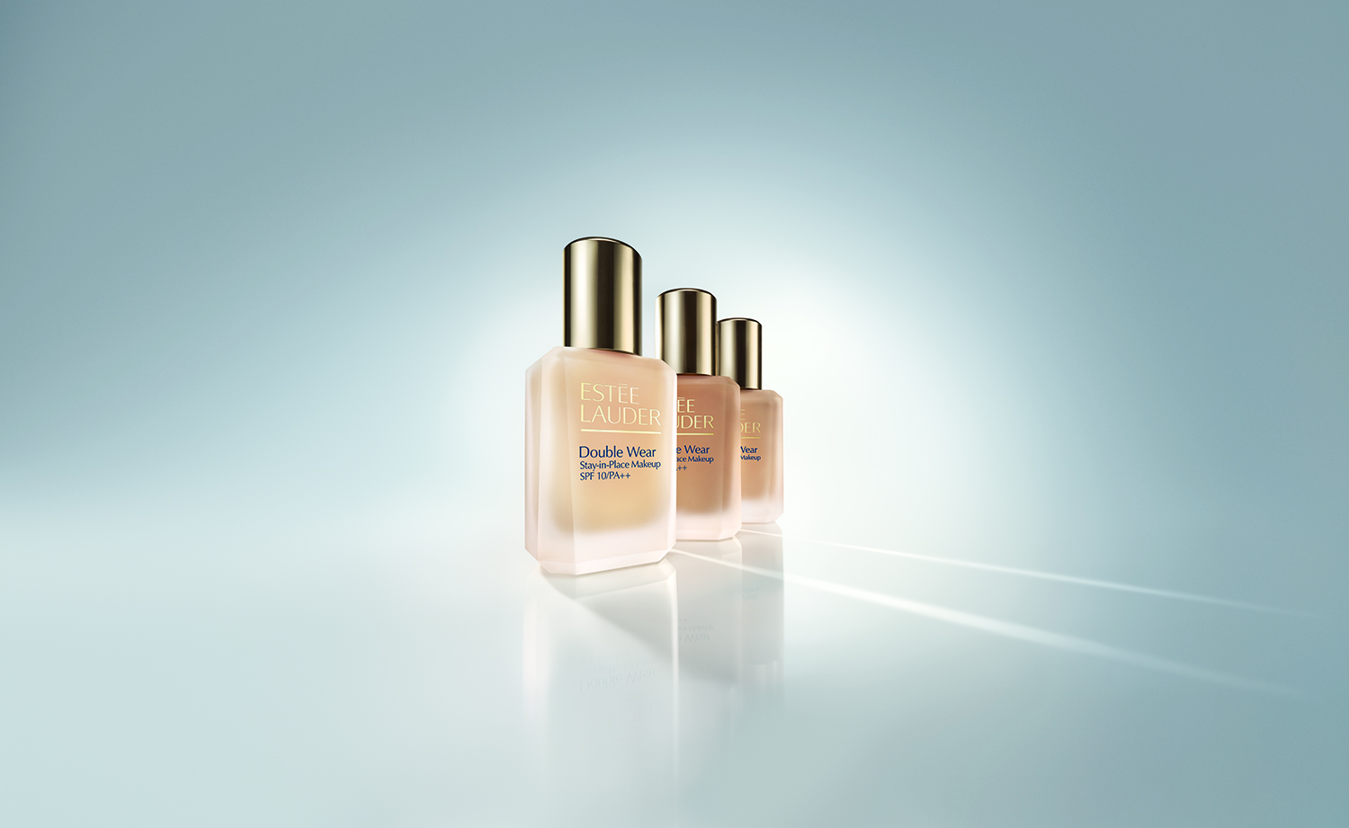 エスティ ローダーを代表するベスト&ロングセラー ファンデーション「ダブル ウェア」が史上初のリニューアル。