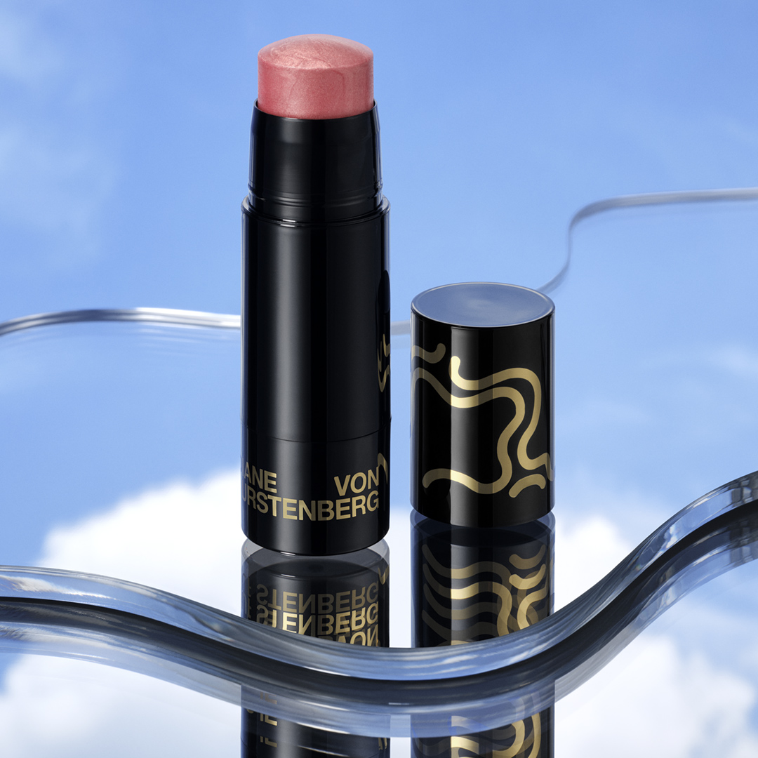 【2026年4月17日(金)数量限定発売】エスティ ローダー × ダイアン・フォン・ファステンバーグ コラボレーション コレクション「InCharge」登場。