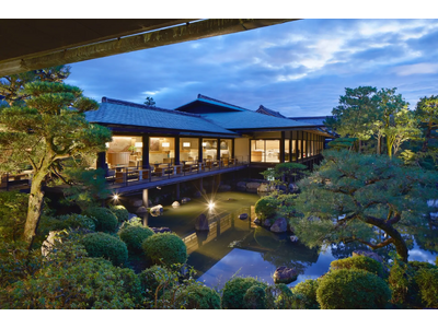 【日程・席数限定】京都、桜の名所を並ばずゆったり愉しめる！平安神宮「神苑」または高台寺のチケット付 観桜...