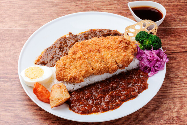 神田カレーグランプリ2025「史上初W受賞」のカレーが進化　神保町オオドリー、10月1日から全11種のトッピングを解禁