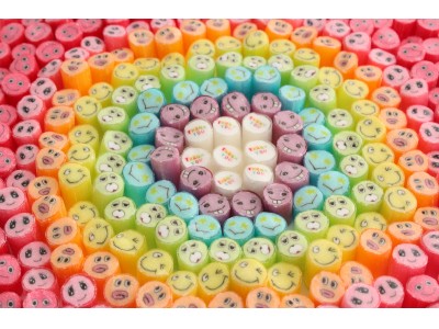 パパブブレのホワイトデー2018は、幸せを運ぶカラフルな「レインボー」キャンディ!!