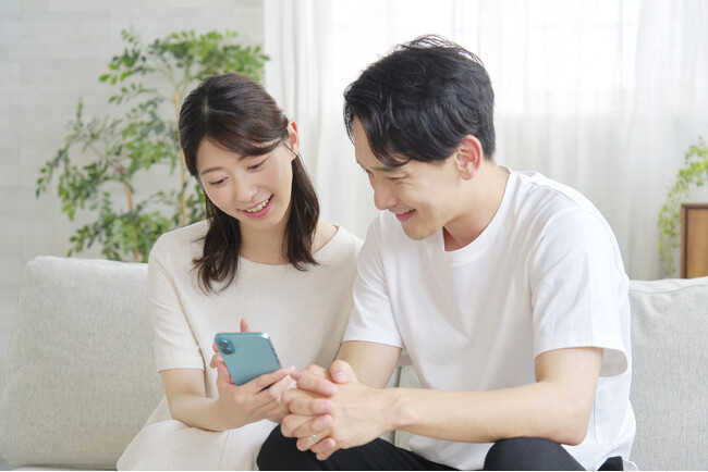 購入時に参考にしているのは「店頭の情報」「家族・親族」― Z世代～X世代への情報の影響力に関するアンケート調査 ―