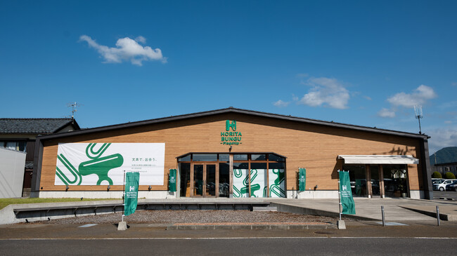 ペン・ノートの「カテゴリー別売場」から、「目的・時間」で選ぶ売場へ。ホリタ文具、独自の「編集型MD」を実装した旗艦店を初公開
