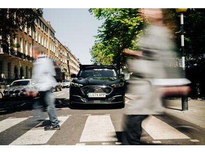 WayveとUber、英国初となる自動運転による配車サービスをロンドンで開始