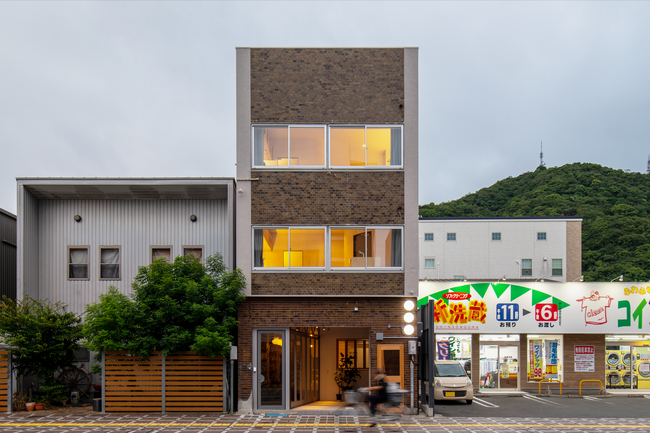 徳島初※、男女別専用フロアを備えたキャビンホテル「TO。hotel（トマルホテル）」が徳島市・眉山の麓に10月8日（木）グランドオープン