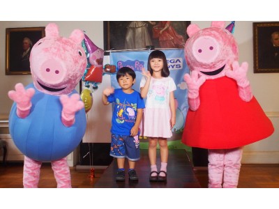英国発プリスクールアニメ『Peppa Pig(ペッパピッグ)』の日本語吹き替えを担当する青山ららちゃん、鈴木楽くんが、試写会に登壇、子ブタの鳴き真似を披露