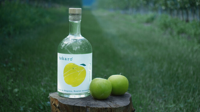 長野の「初摘みりんご」から生まれた、食事に寄り添う香るクラフトジン「tekaro GIN First Harvest」9月17日よりMakuakeで先行販売開始