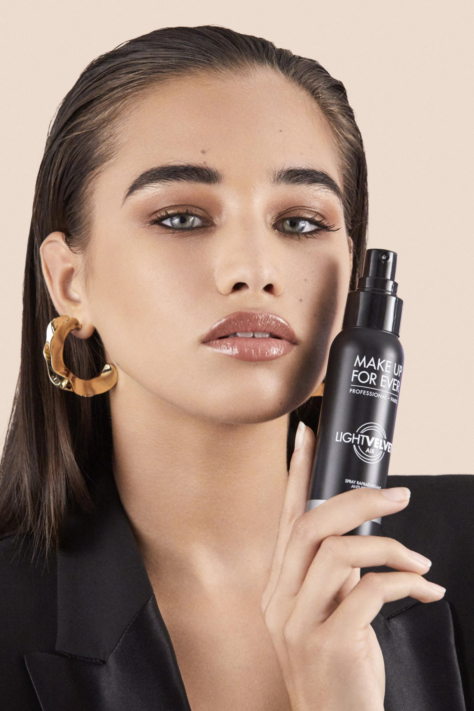 「MAKE UP FOR EVER」 から一日中最高の肌状態をキープする理想的なテカリコントロールスプレーが新登場！公式オンラインショップでは特別な限定キットも！