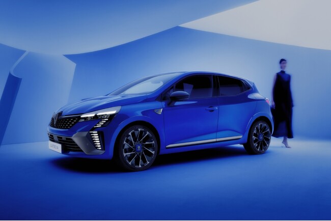 「走りを極めた、フルハイブリッド。」新型ルノー ルーテシア エスプリ アルピーヌ フルハイブリッド E-TECH発売