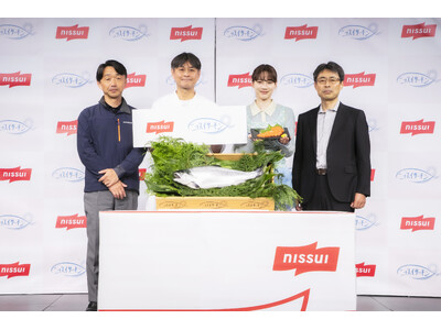 ＜国産養殖サーモンに関する事業説明会 兼 試食会＞のんさん登壇、“サーモン1尾まるごと”贈呈セレモニーを実施
