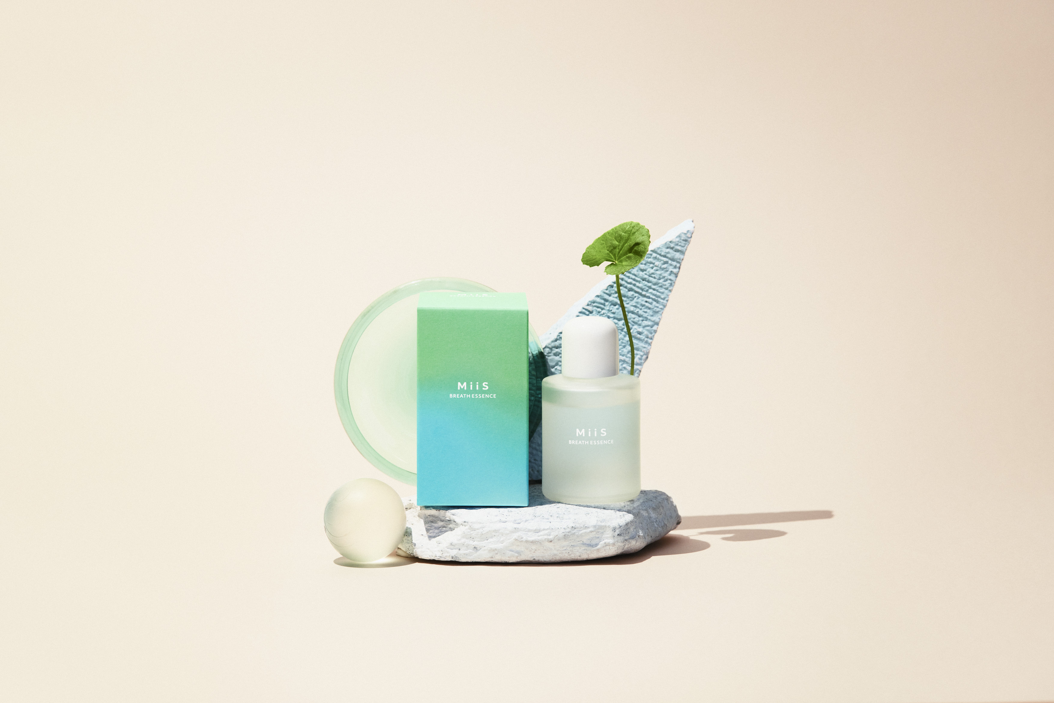 オーラル美容ブランド「MiiS」、美容成分CICA配合の口内美容環境を整える #息トナー 「ブレスエッセンス」を11月4日（金）発売