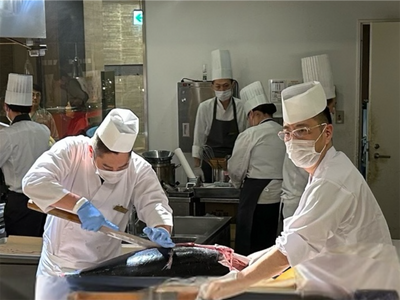 ＼6日間限定！見て楽しい！食べて感動！／本マグロ解体ショー開幕！