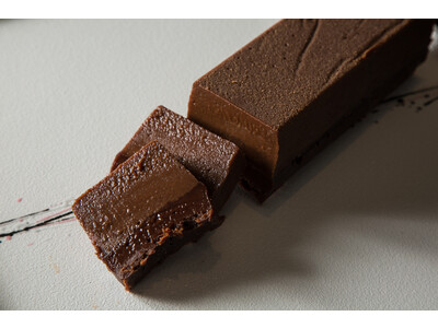 【函館湯の川温泉／HAKODATE海峡の風】大好評12月1日から冬季限定「ピスタチオ＆苺のテリーヌ」が販売開始