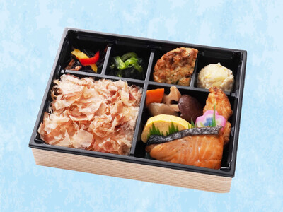 “鰹節たっぷりごはん”が主役！人気惣菜も味わえる　「だし炊き込み膳弁当」リニューアル　6/1（月）より、...