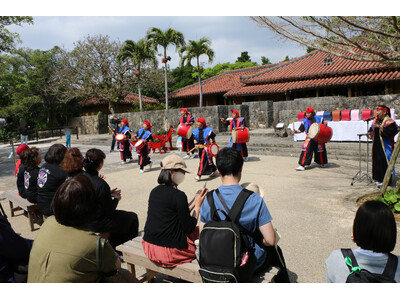 【実施報告】残波大獅子太鼓、おきなわワールドを拠点に活動30年 ランドセル贈呈セレモニーを開催