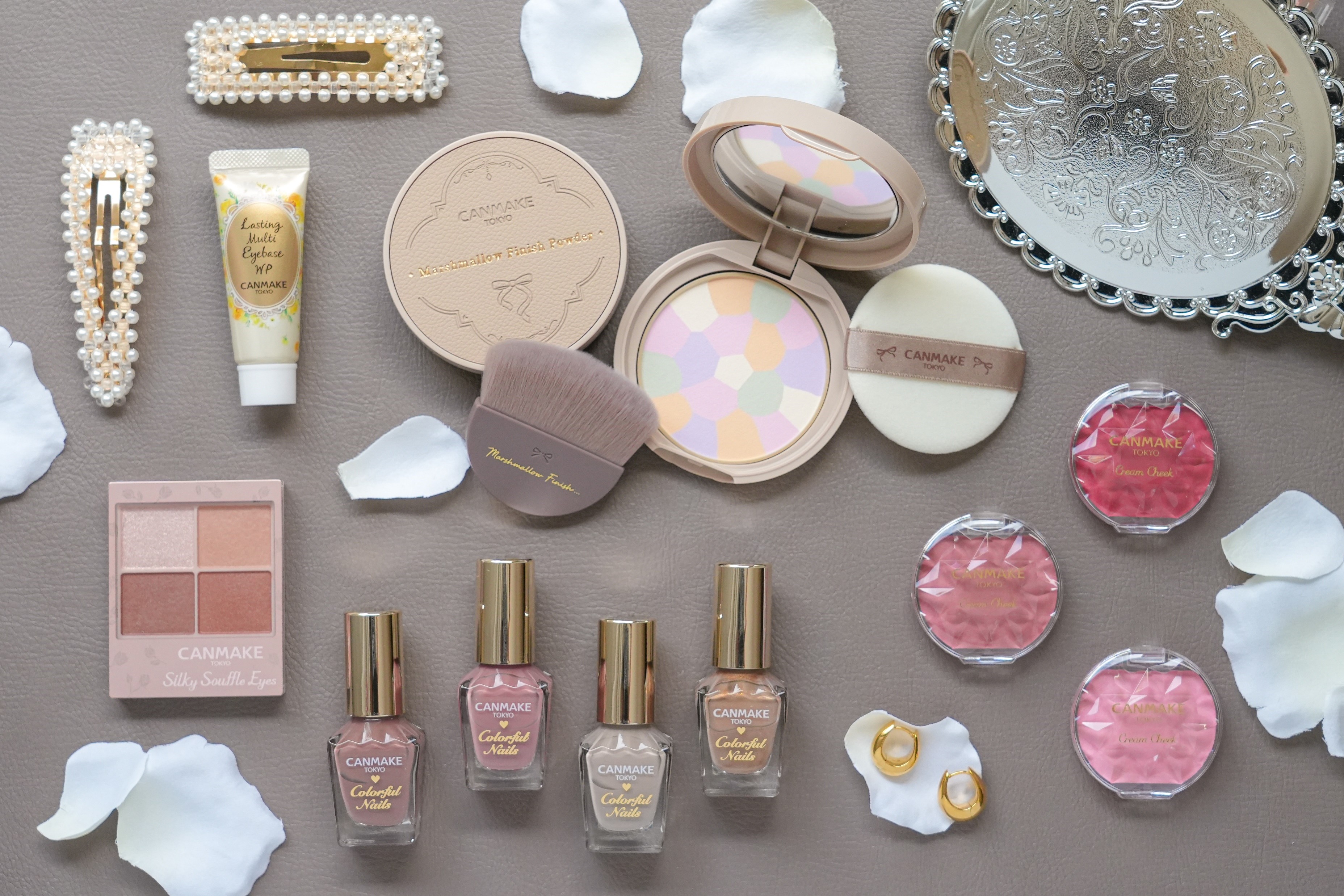 キャンメイクから、肌に溶け込むような”透けマット”シャドウの新色が登場！「限定レザー調コンパクト」のフェイスパウダーほか、9月下旬より発売