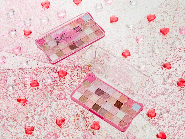 【キャンメイク40周年記念】40年分の“かわいい!”をぎゅっと1つのパレットに(ハート)32色のスペシャルアイパレット「スーパーかわいい!パレット」2025年11月下旬より発売