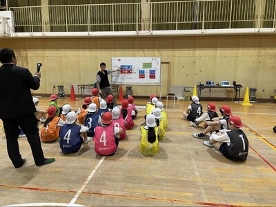 ���w4�N�� �̈���J���ƃ��|�[�g�I�j�����C�Ŏ��H����u�l���ē����̈�v