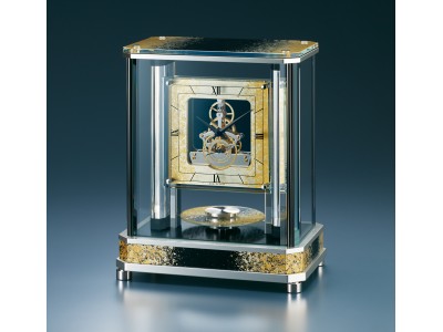 “静謐(せいひつ)を湛(たた)える宇宙”を金箔技法で表現デコール・セイコーの高級置時計を発売