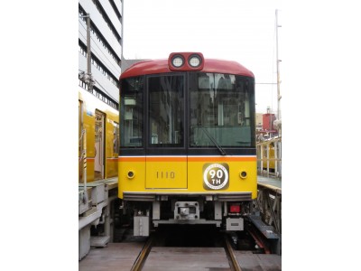 銀座線1000系車両に地下鉄開通90周年ロゴマークを掲出して運行します