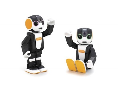 シャープのモバイル型ロボット『RoBoHoN(ロボホン)』の新製品3機種にオフライン版の音声認識エンジンAmiVoice(R)が採用されました