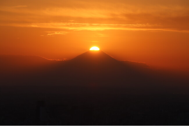 普段は立ち入れないサンシャイン60ビルの屋上に各日12名限定でご案内！年に数回の希少な光景を地上227mから堪能できる！サンシャイン60展望台 てんぼうパーク ダイヤモンド富士 屋上観賞会